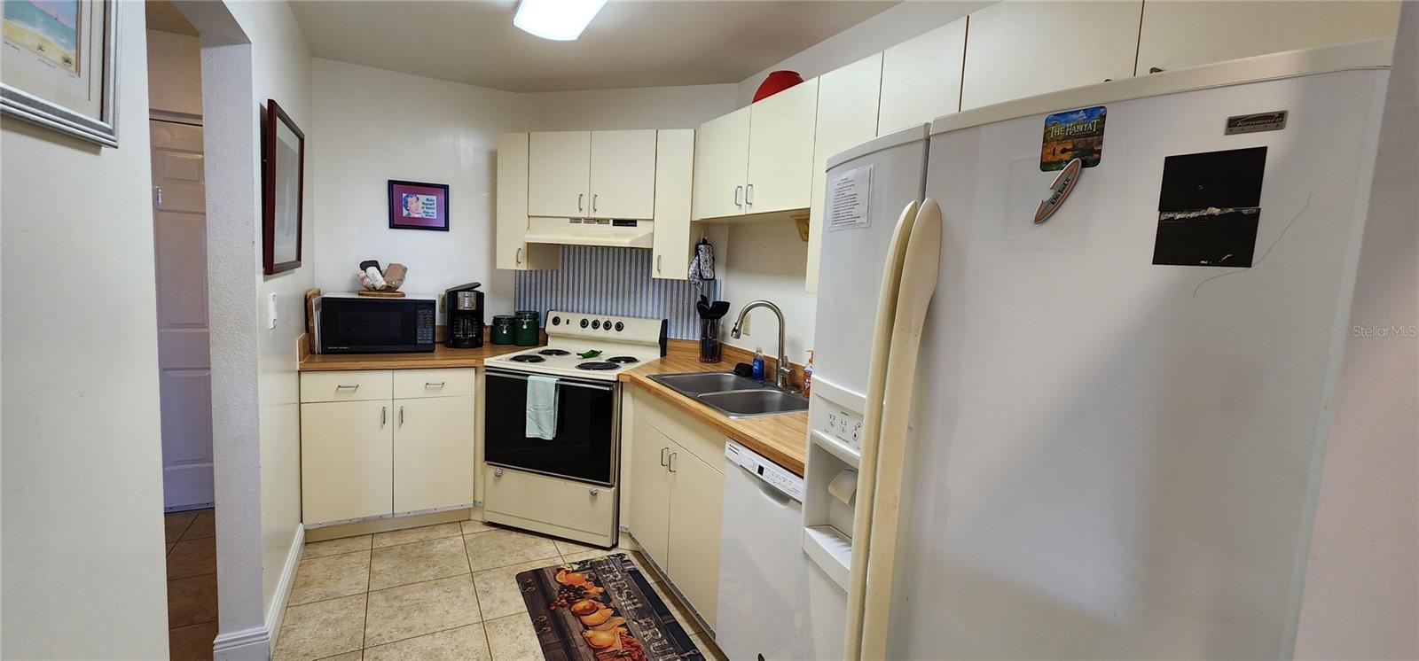 WANDER RESIDENCES OF TIERRA VERDE - Residential Lease