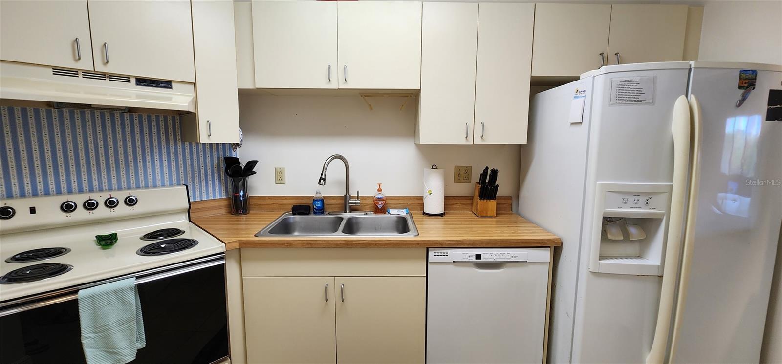 WANDER RESIDENCES OF TIERRA VERDE - Residential Lease