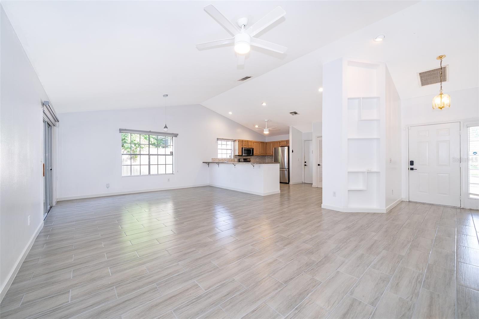 6512 GROSVENOR LANE