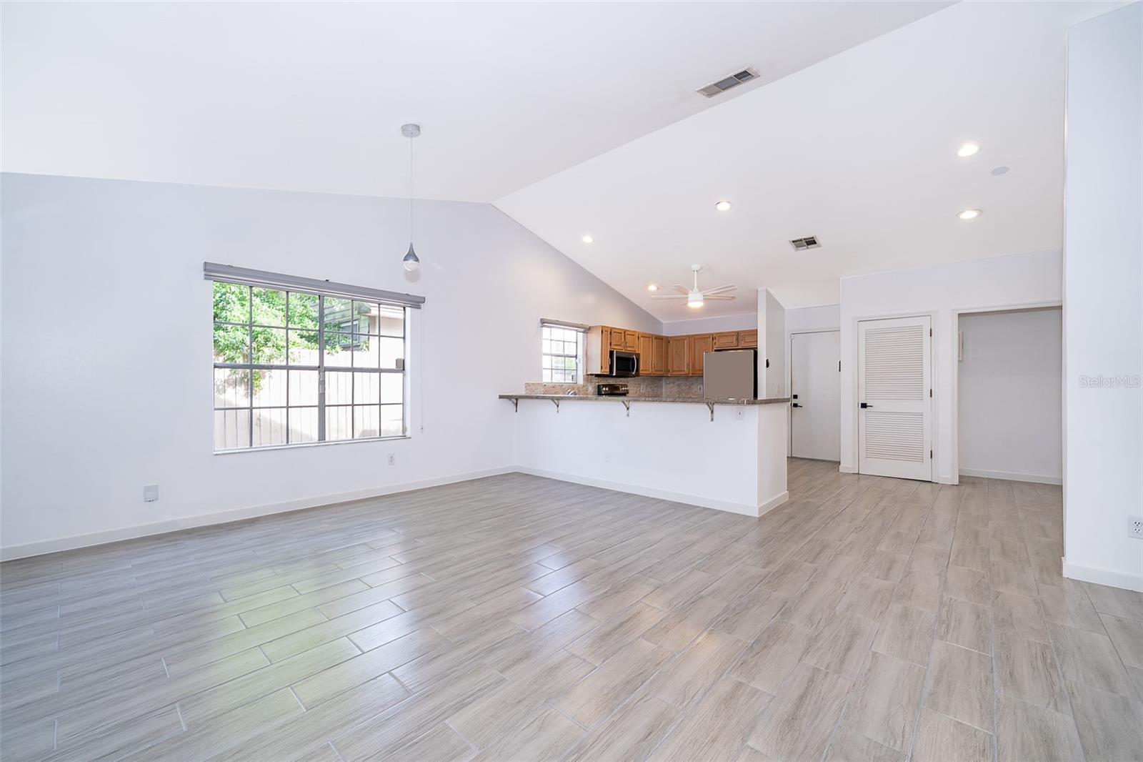 6512 GROSVENOR LANE