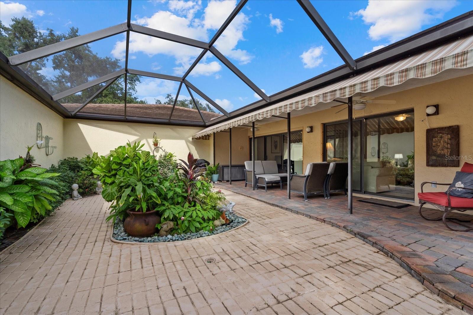 GLEN OAKS MANOR - Residential