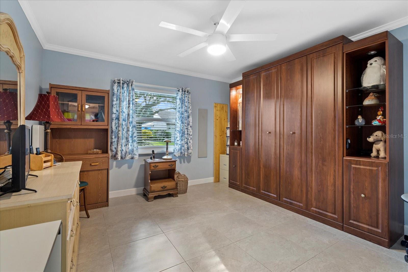 GLEN OAKS MANOR - Residential