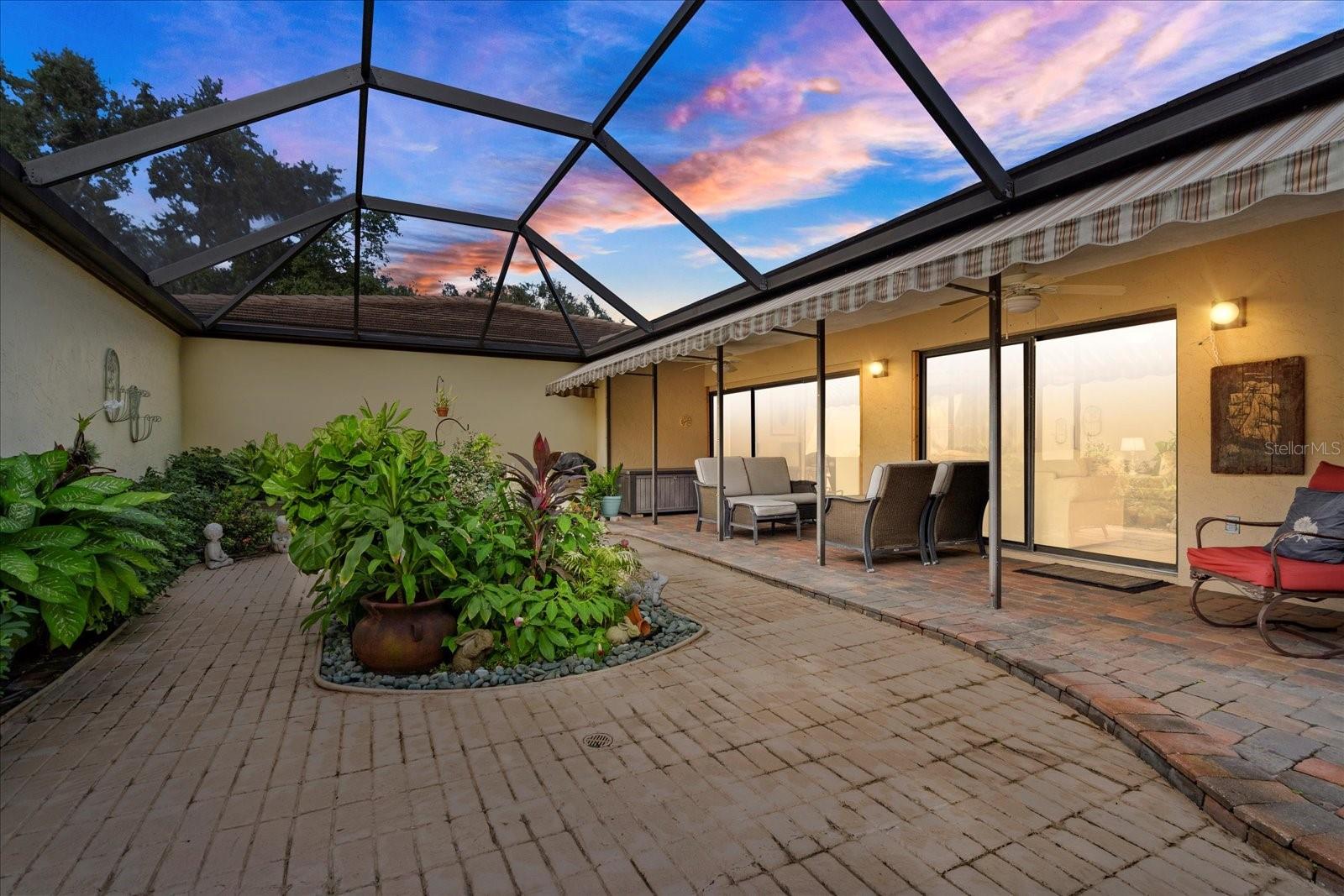 3953 GLEN OAKS MANOR DRIVE