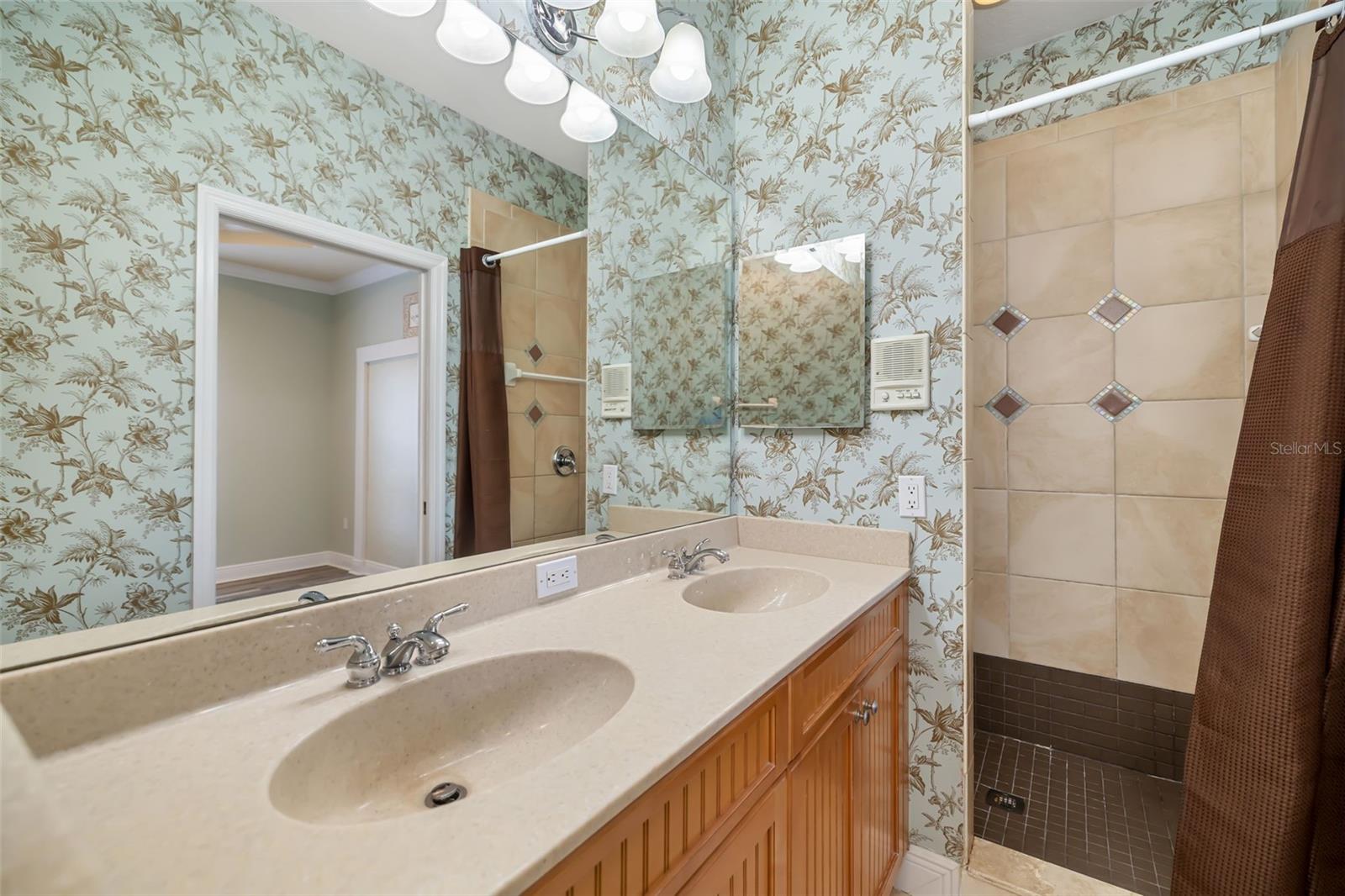 HARBORAGE ON BRADEN RIVER PH II - Residential