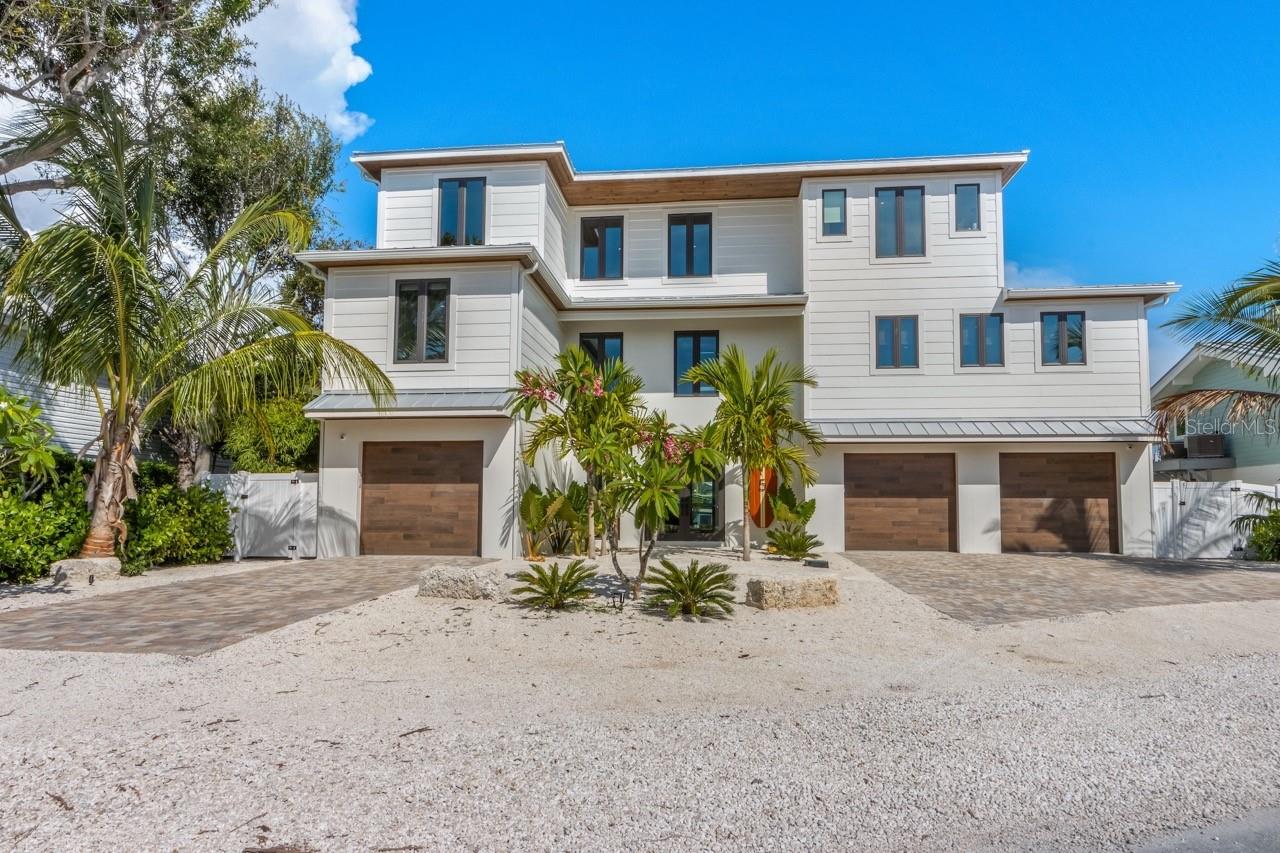 515 LOQUAT DRIVE