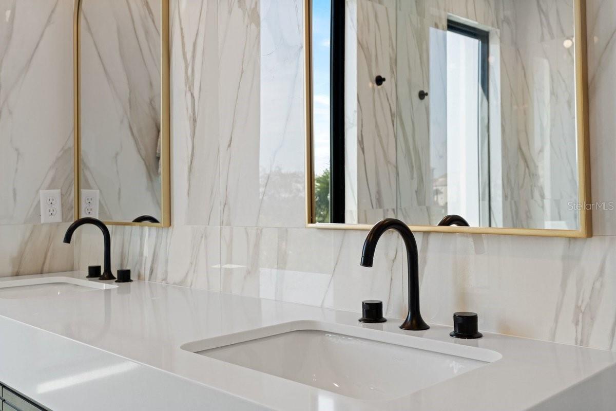 CALLALISA LAND CONDO - Residential