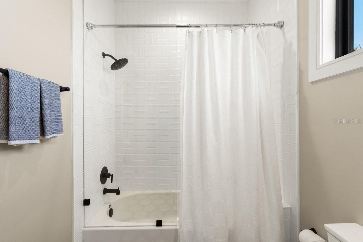 CALLALISA LAND CONDO - Residential