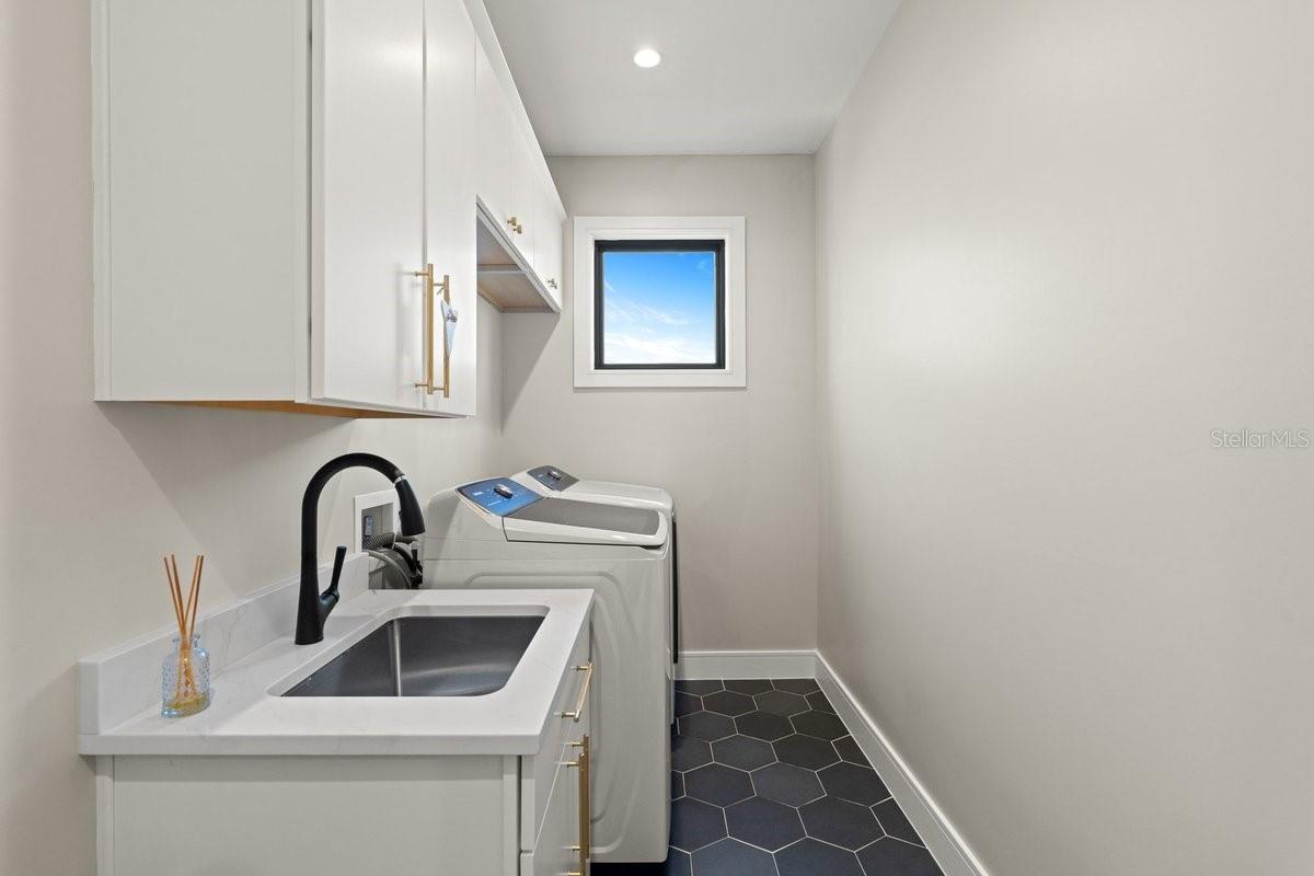 CALLALISA LAND CONDO - Residential