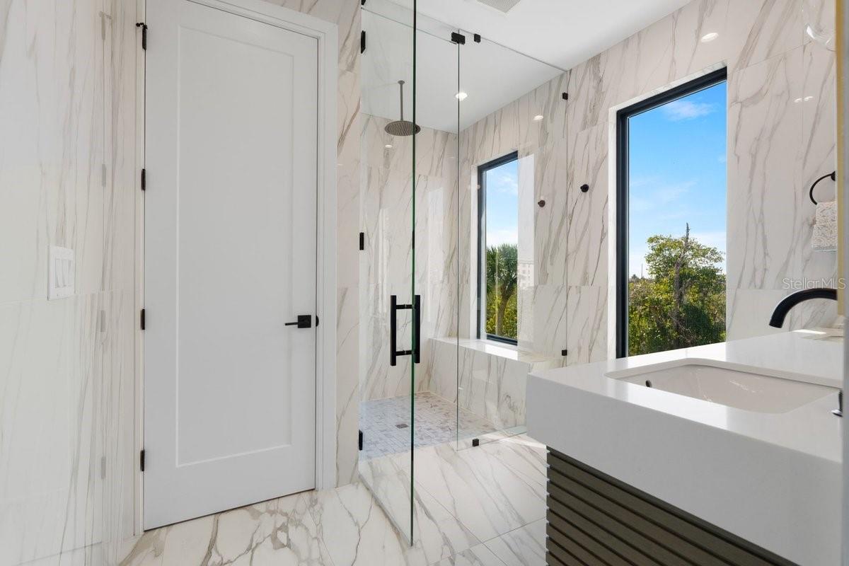 CALLALISA LAND CONDO - Residential