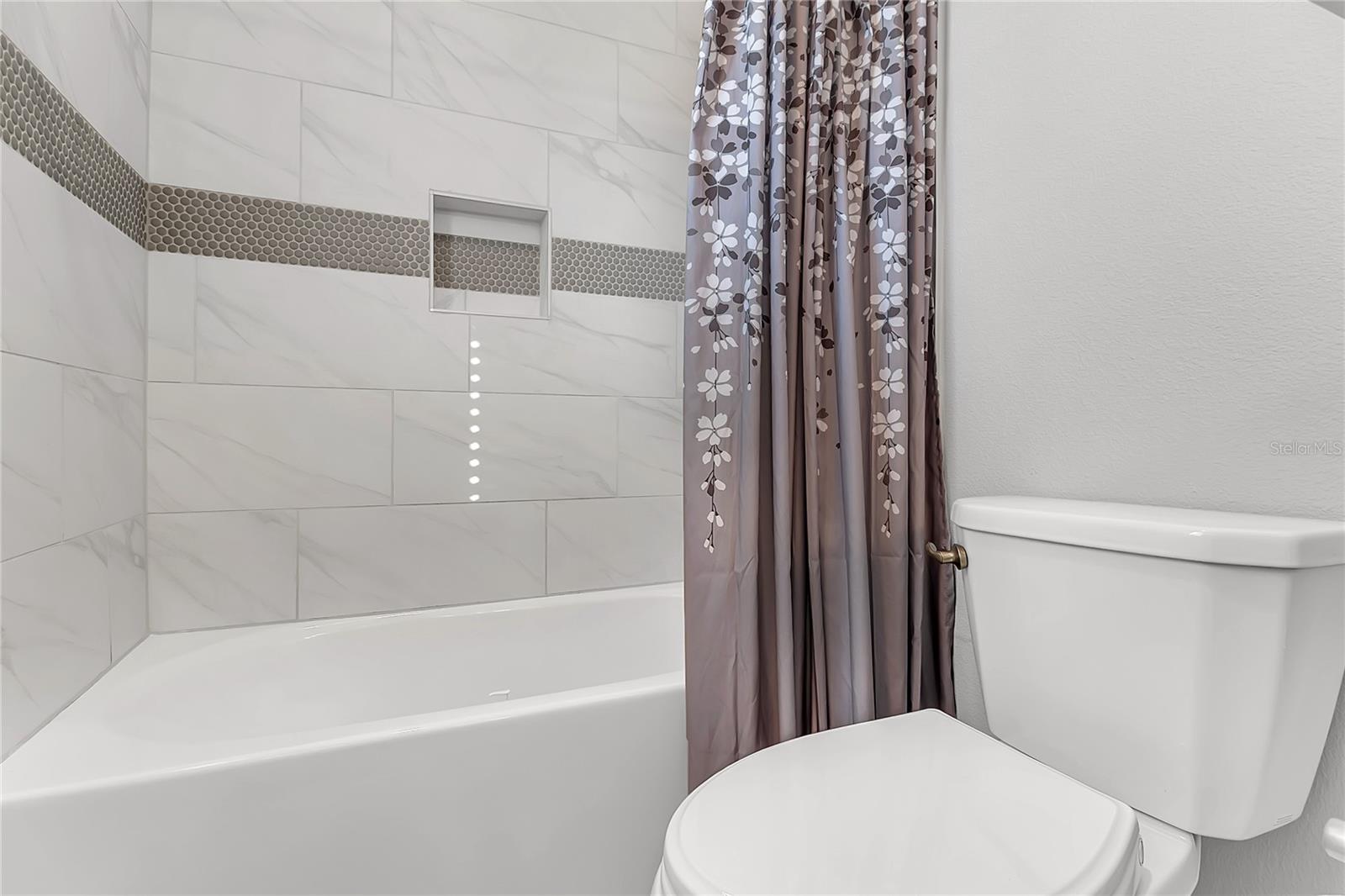 JOHNS LAKE LNDG PH 6 - Residential