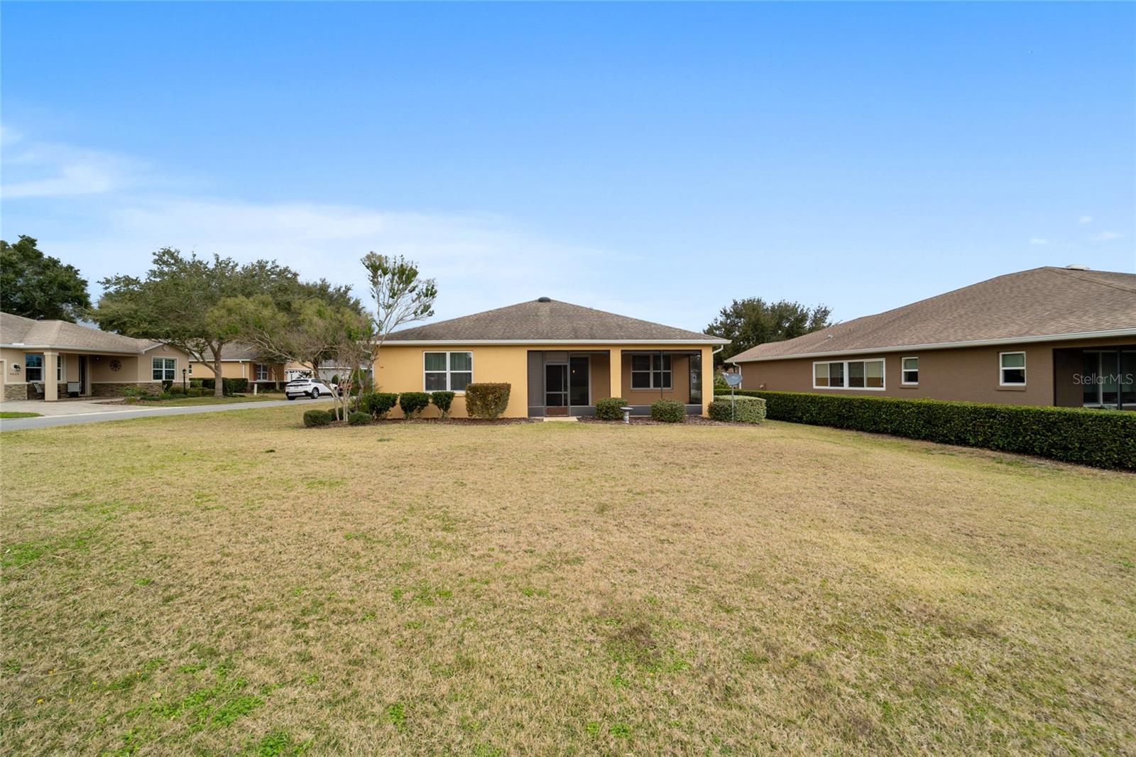 ON TOP OF THE WORLD / WINDSOR - Residential