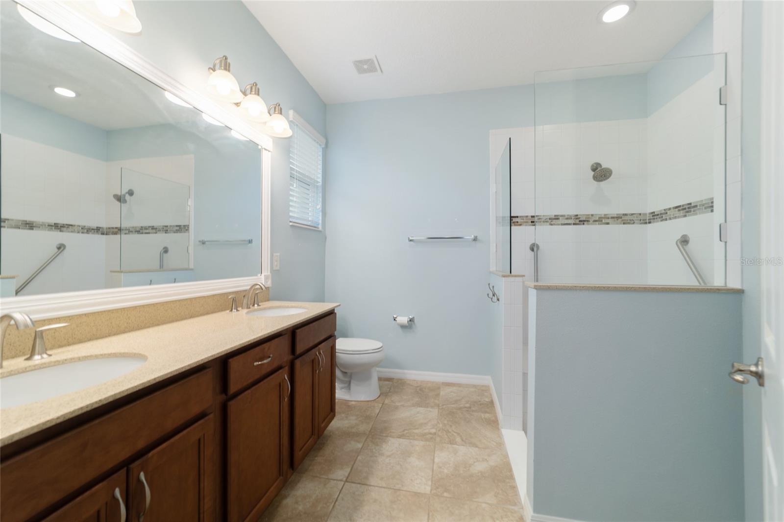 ON TOP OF THE WORLD / WINDSOR - Residential