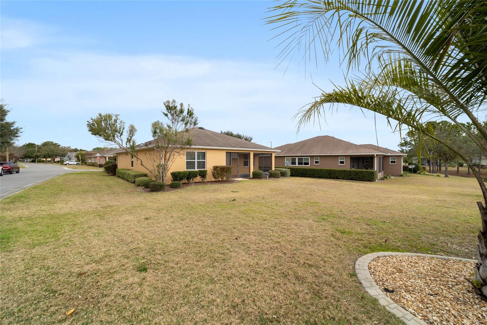 ON TOP OF THE WORLD / WINDSOR - Residential