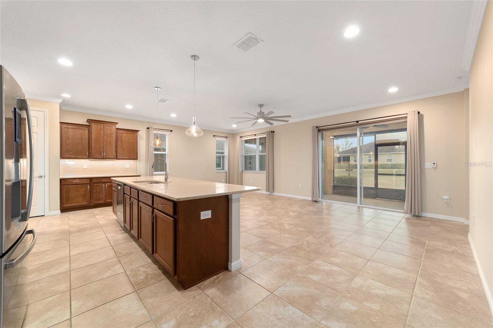 ON TOP OF THE WORLD / WINDSOR - Residential