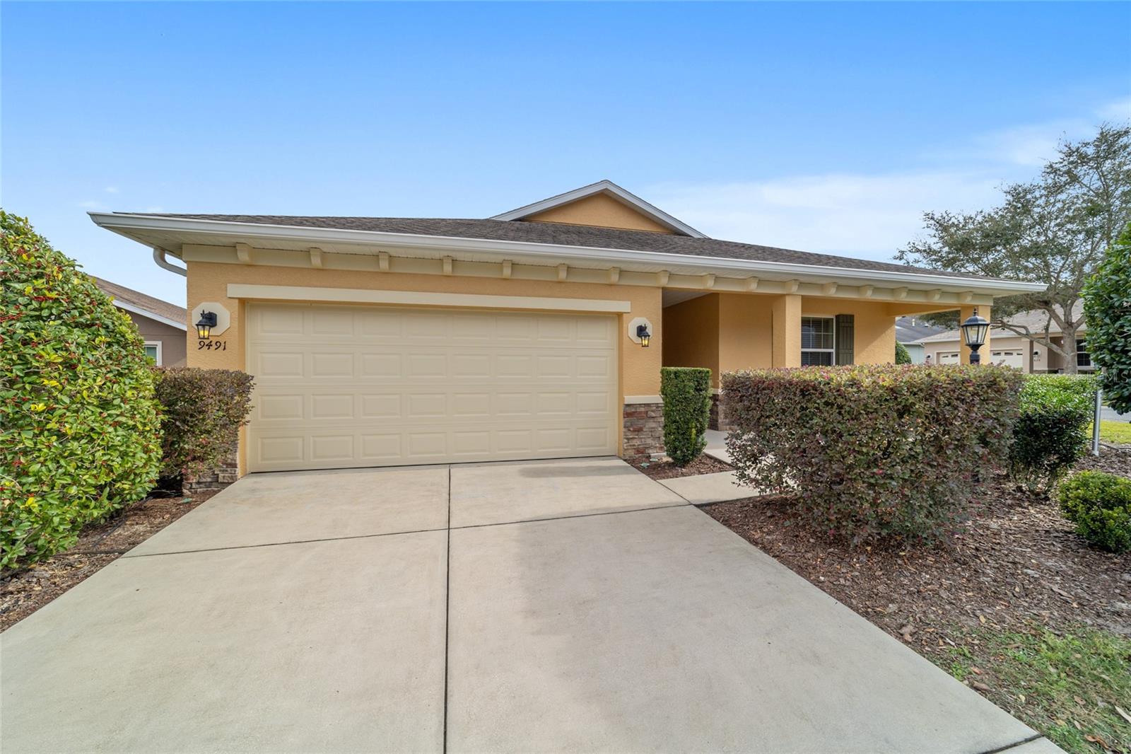 ON TOP OF THE WORLD / WINDSOR - Residential