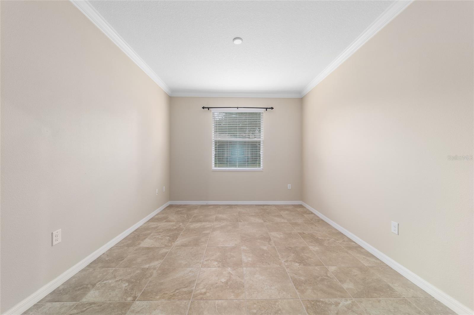 ON TOP OF THE WORLD / WINDSOR - Residential