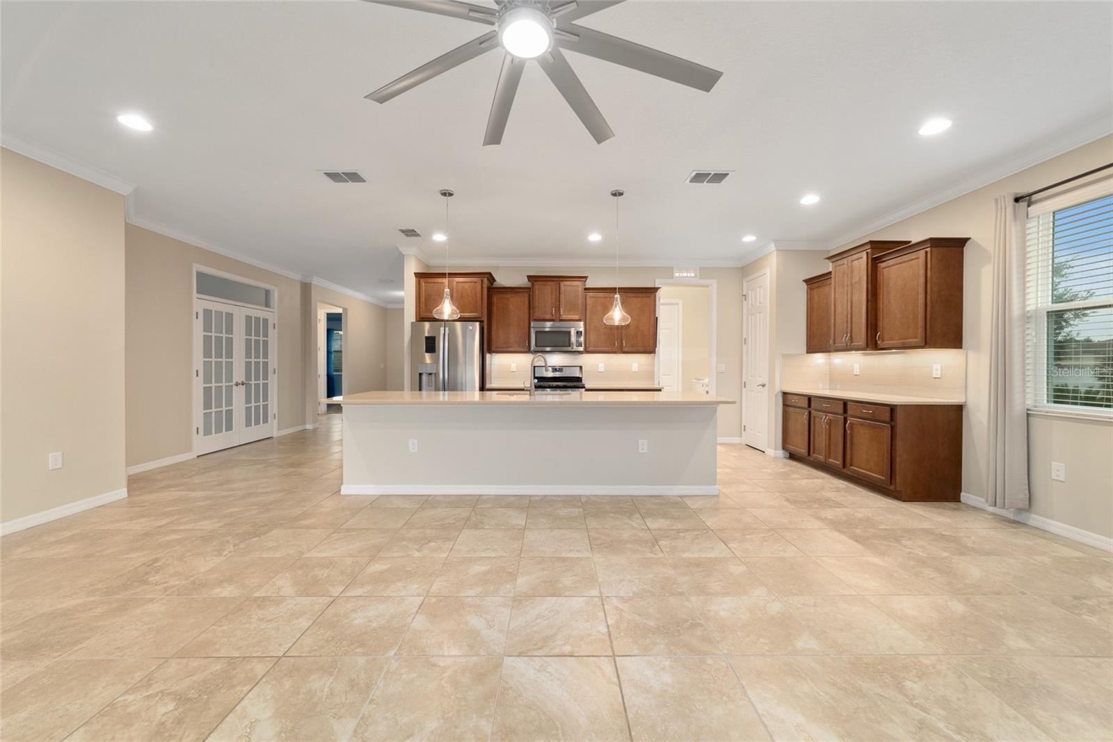 ON TOP OF THE WORLD / WINDSOR - Residential