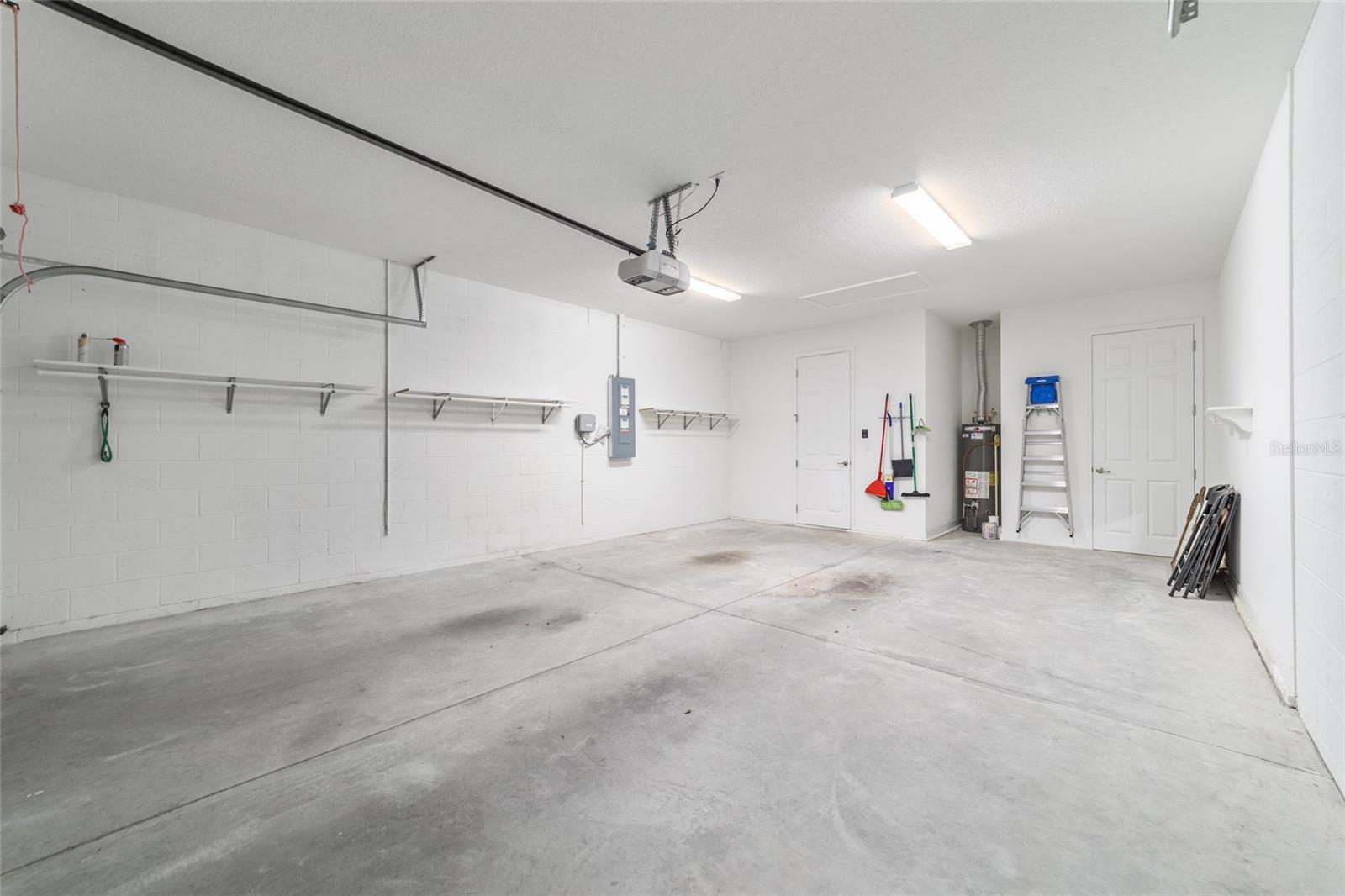 ON TOP OF THE WORLD / WINDSOR - Residential