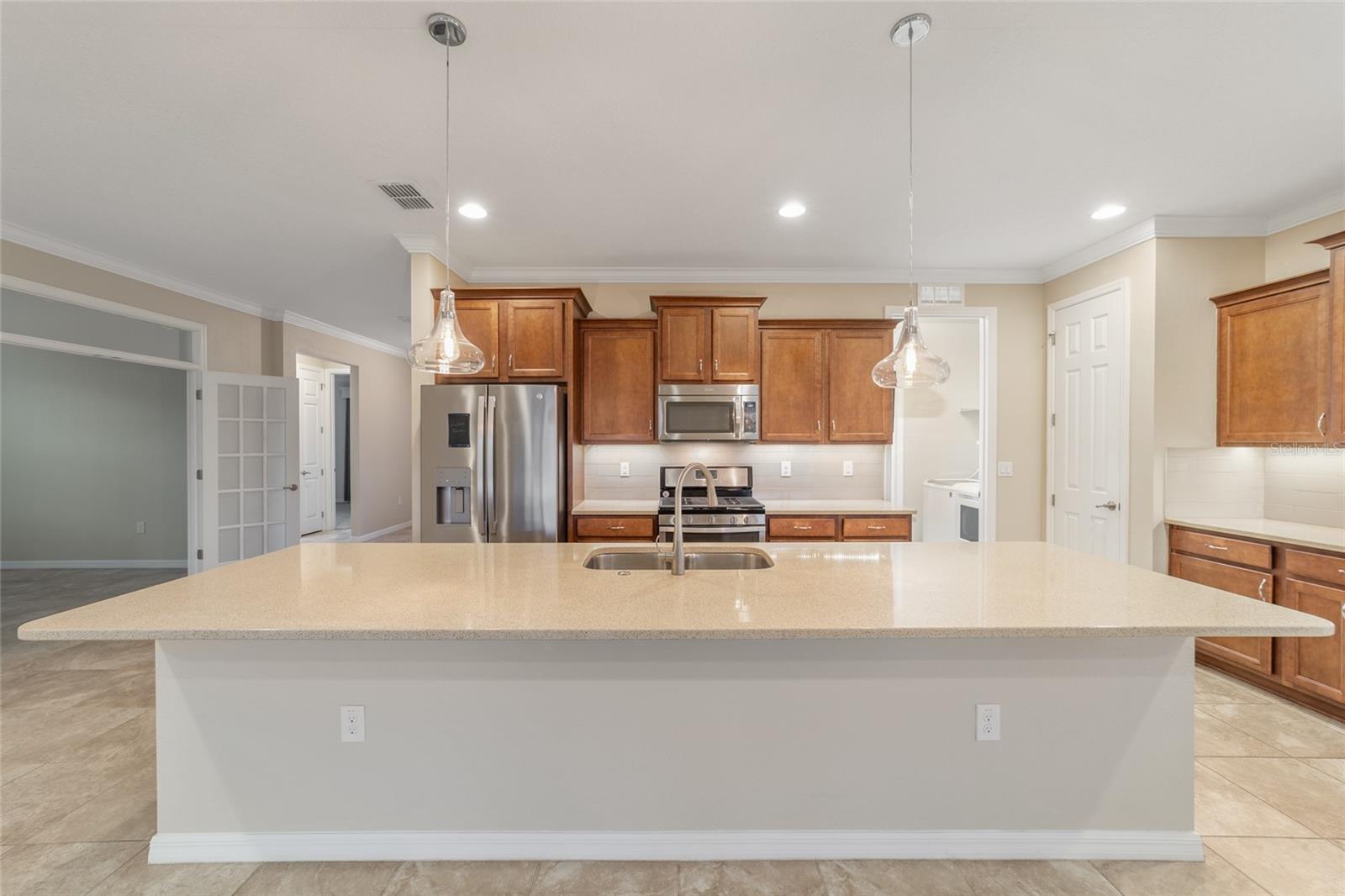 ON TOP OF THE WORLD / WINDSOR - Residential