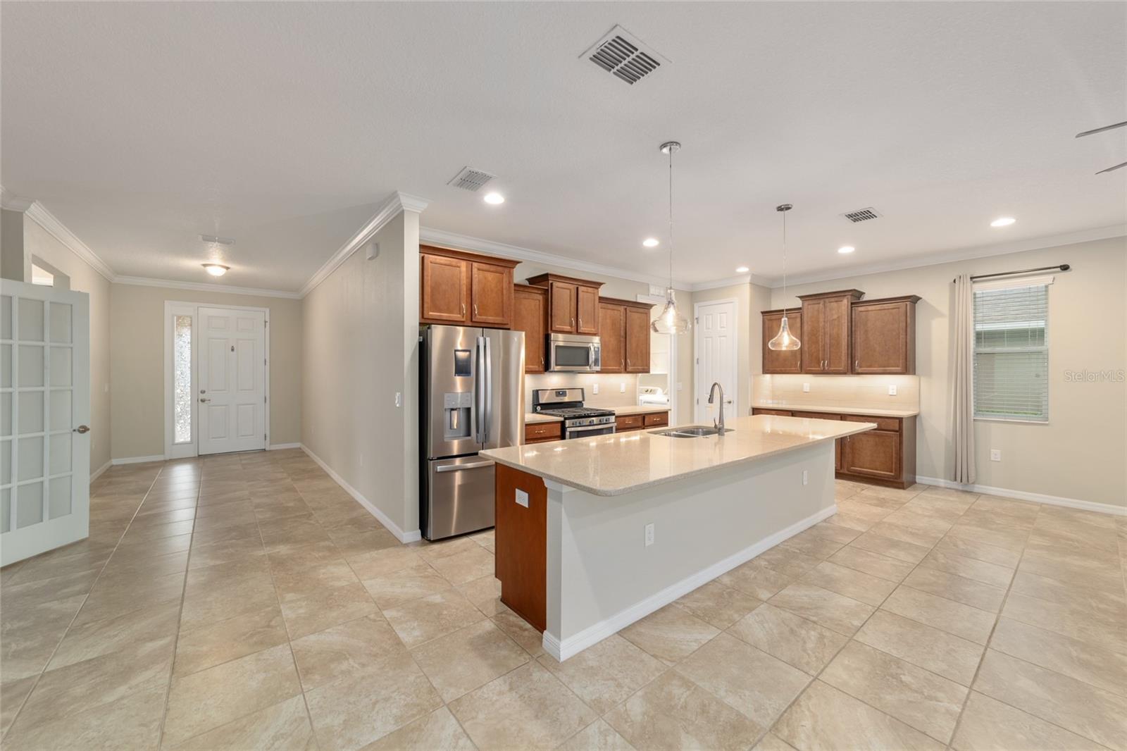 ON TOP OF THE WORLD / WINDSOR - Residential