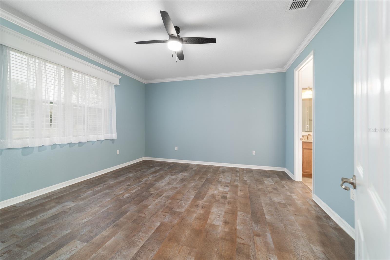 ON TOP OF THE WORLD / WINDSOR - Residential