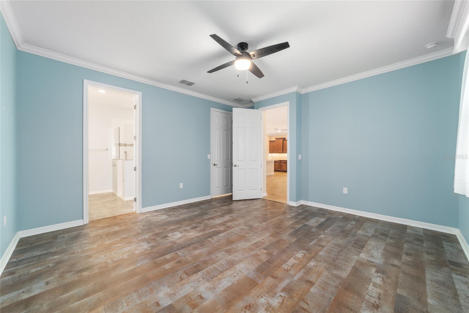 ON TOP OF THE WORLD / WINDSOR - Residential