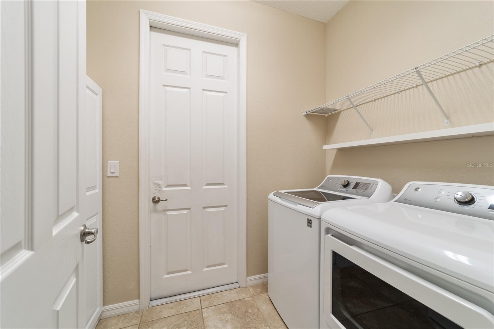 ON TOP OF THE WORLD / WINDSOR - Residential