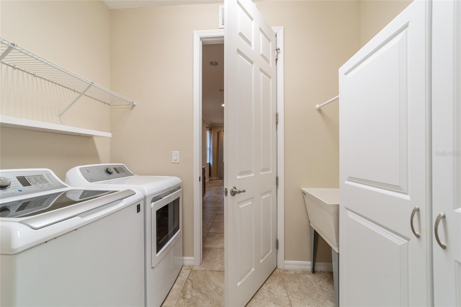 ON TOP OF THE WORLD / WINDSOR - Residential