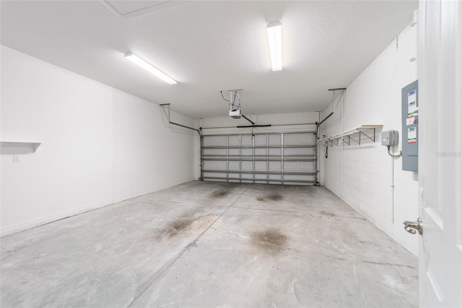 ON TOP OF THE WORLD / WINDSOR - Residential