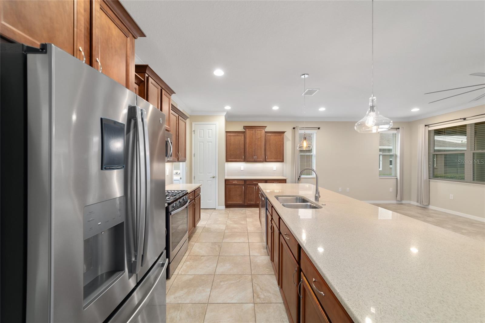 ON TOP OF THE WORLD / WINDSOR - Residential