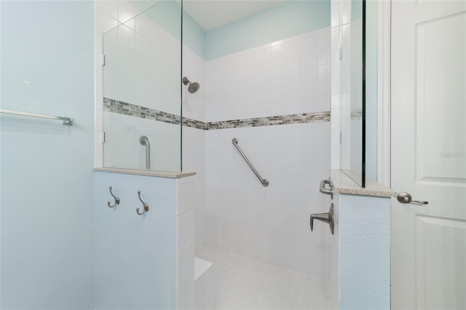 ON TOP OF THE WORLD / WINDSOR - Residential