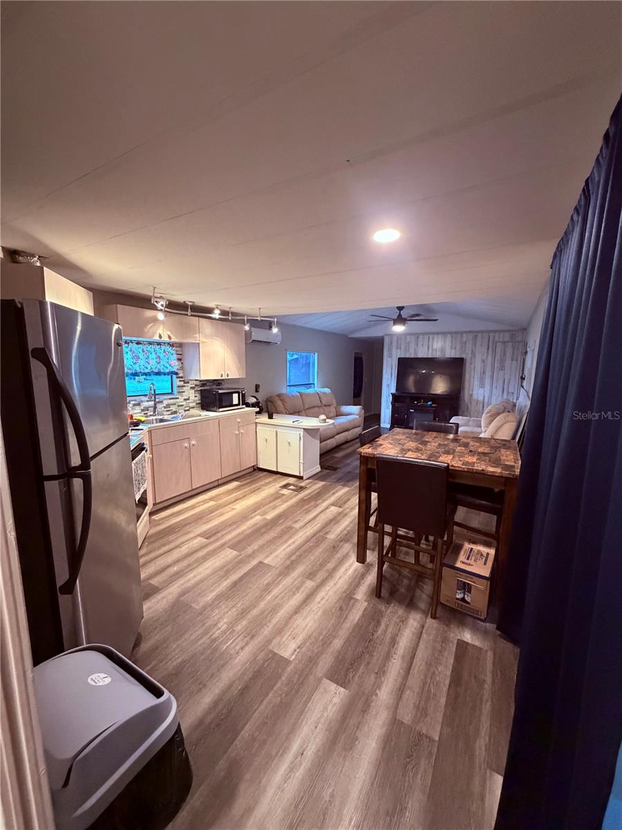 LAKE MARIANA ACRES - Residential