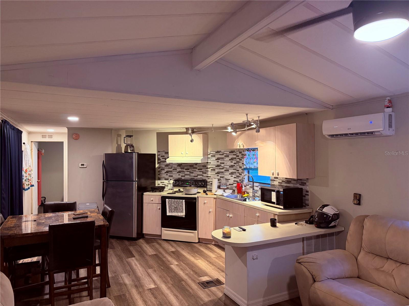 LAKE MARIANA ACRES - Residential