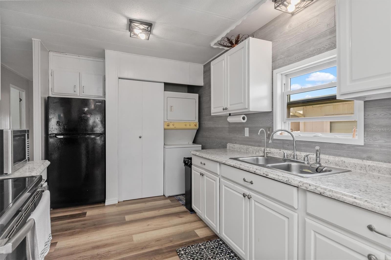 LAZY LAGOON MOB HME PARK COOP - Residential