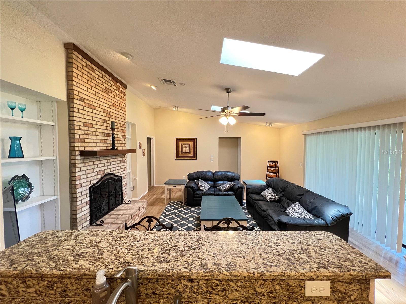 3907 APPLEGATE CIRCLE