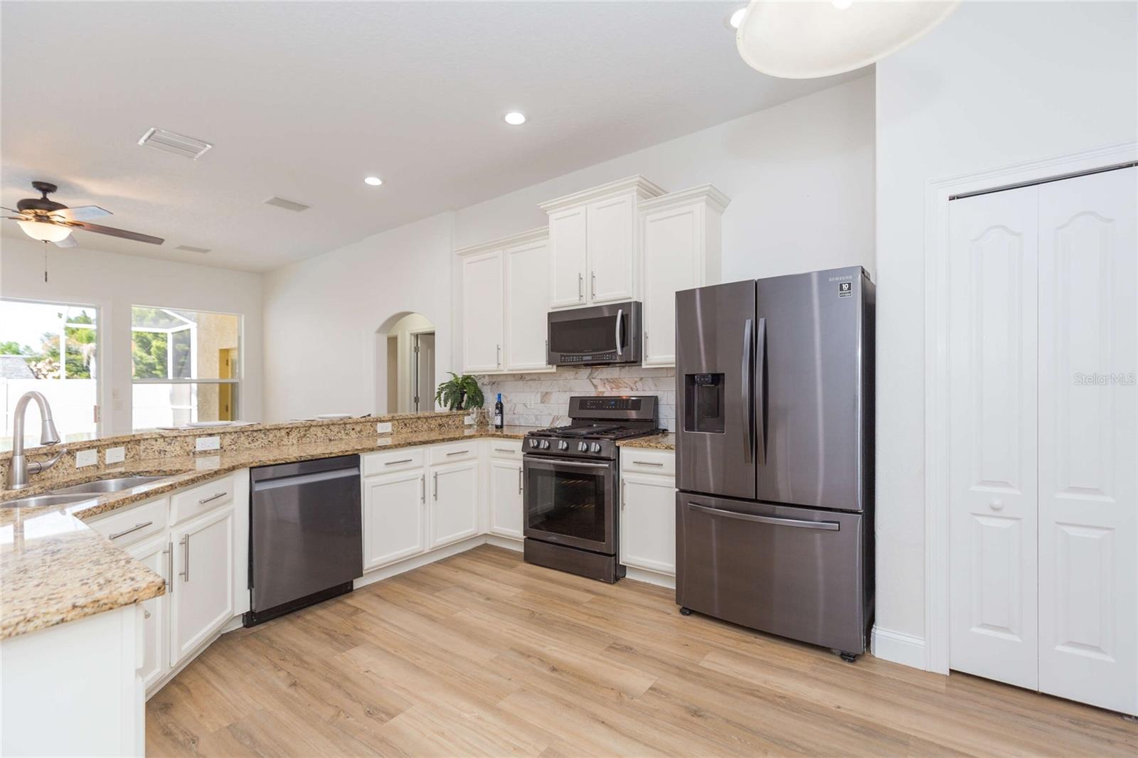 LAKE WEEKS PH 2 & 3 - Residential