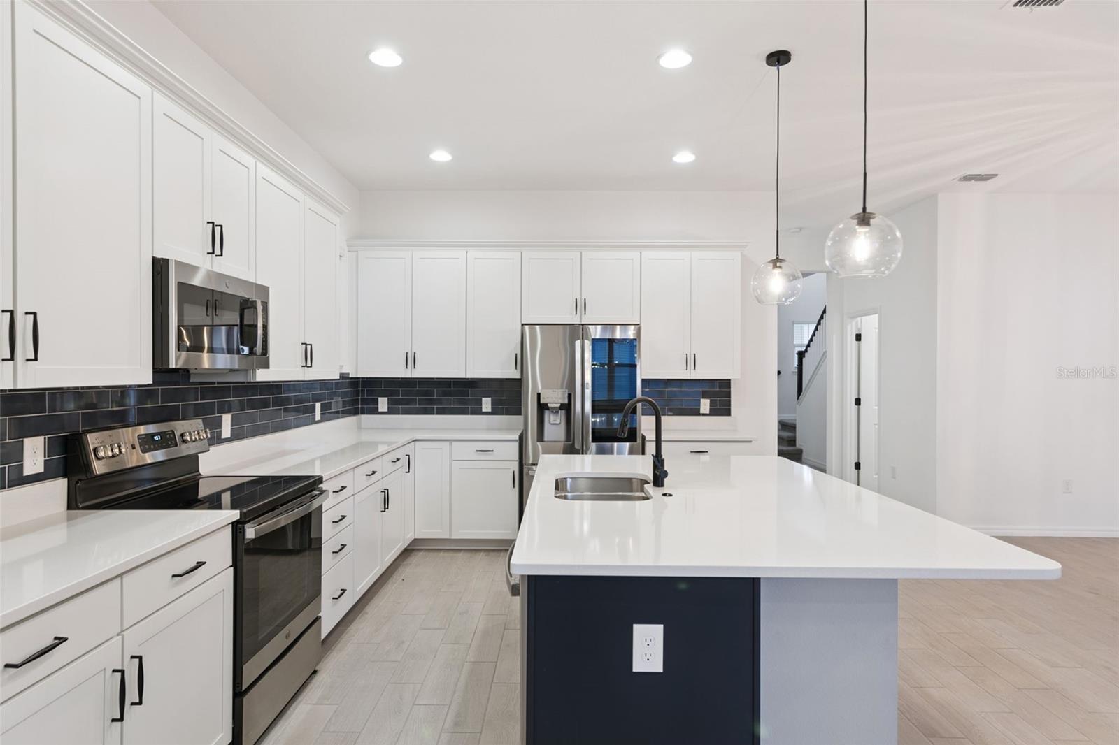 WINDING BAY - Residential
