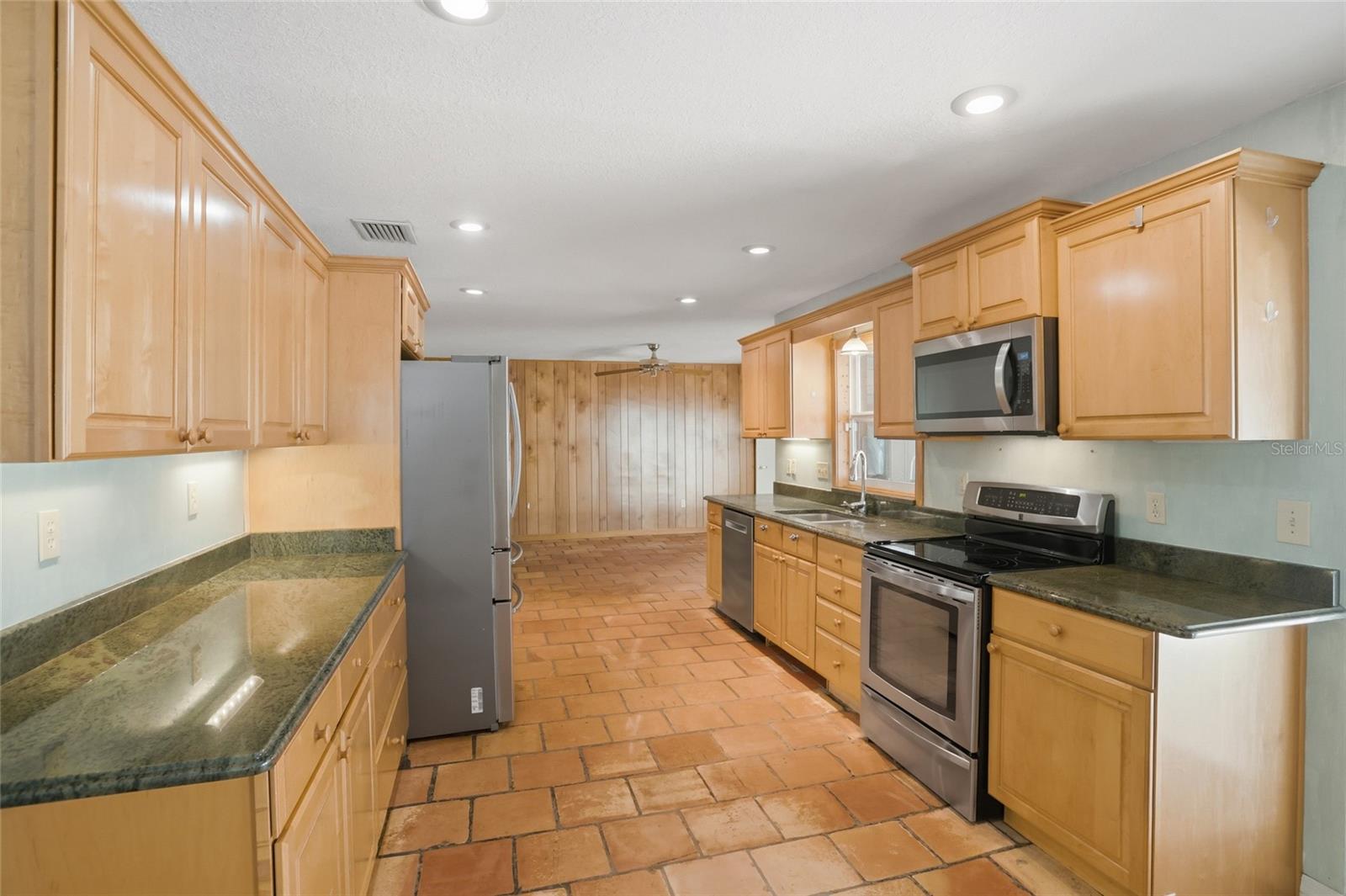 ANDERSON HEIGHTS - Residential