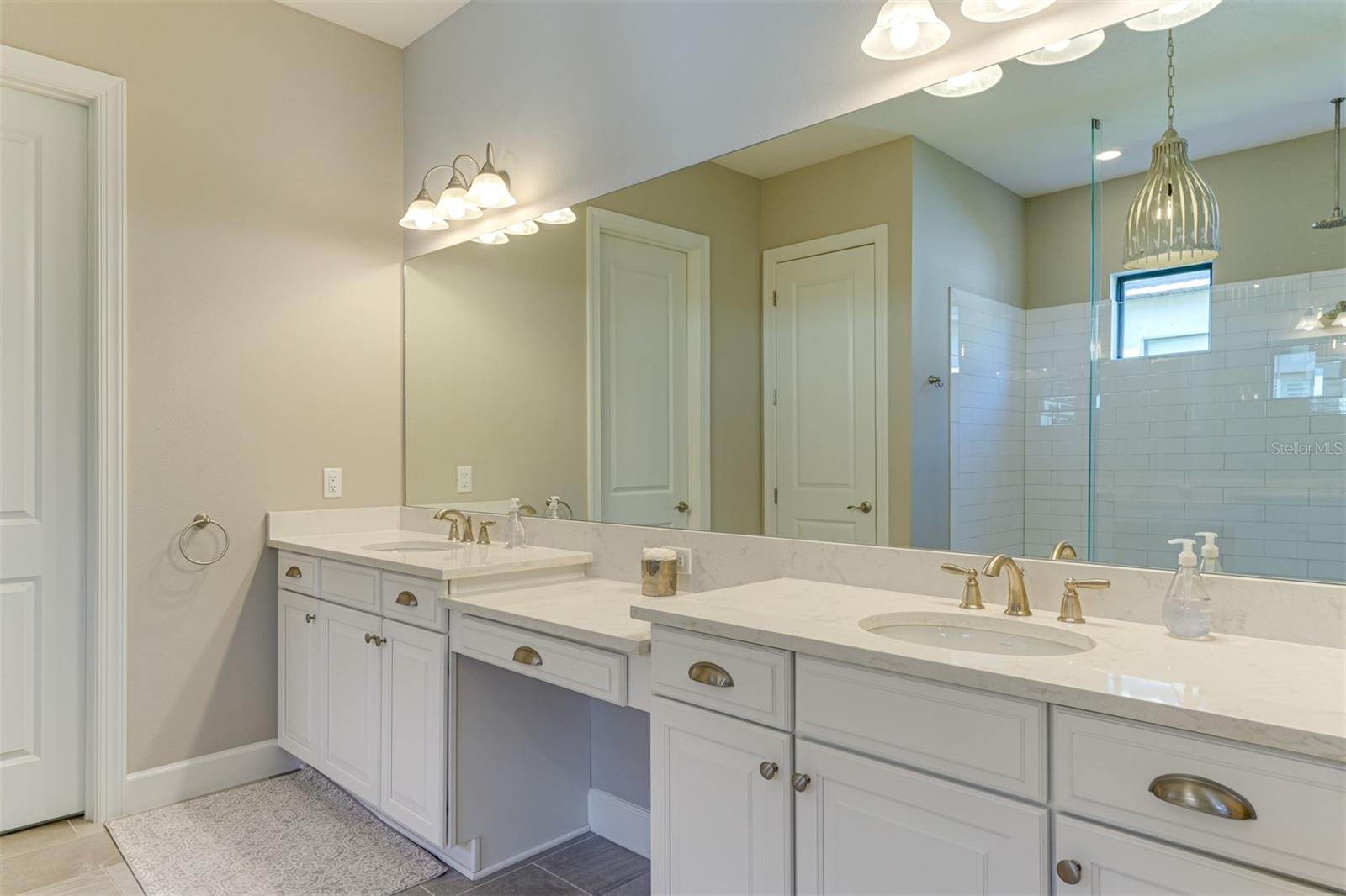 ESPLANADE GOLF & COUNTRY CLUB - Residential Lease