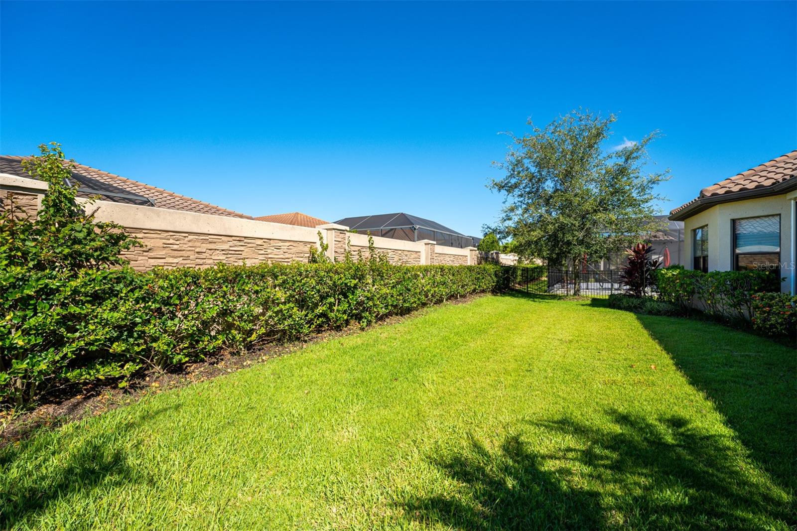 ESPLANADE GOLF & COUNTRY CLUB - Residential Lease