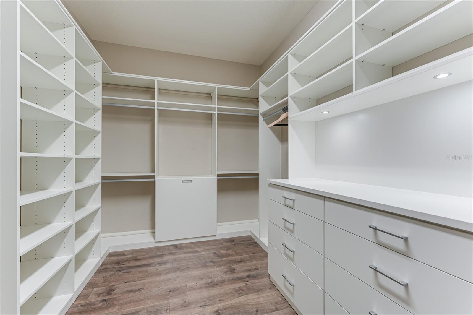 ESPLANADE GOLF & COUNTRY CLUB - Residential Lease