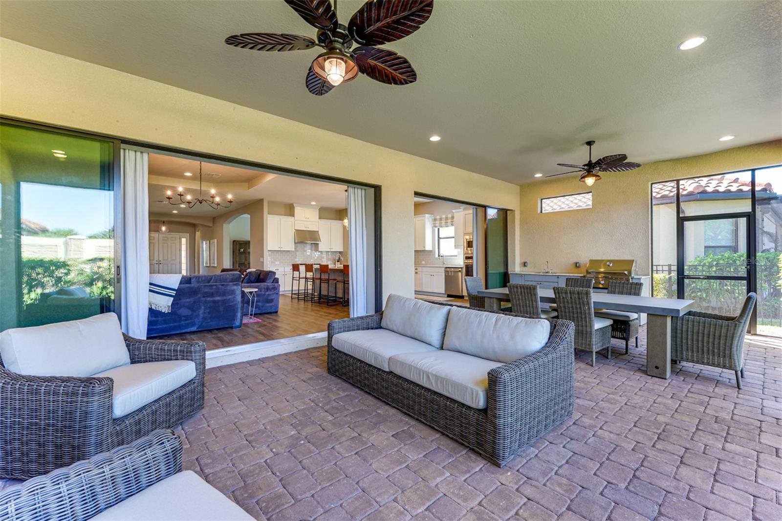 ESPLANADE GOLF & COUNTRY CLUB - Residential Lease