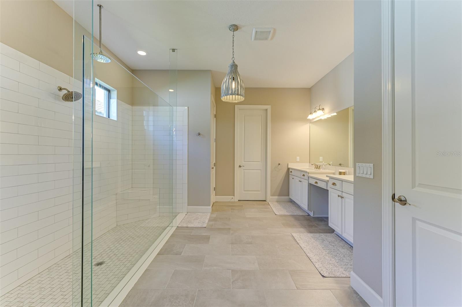 ESPLANADE GOLF & COUNTRY CLUB - Residential Lease