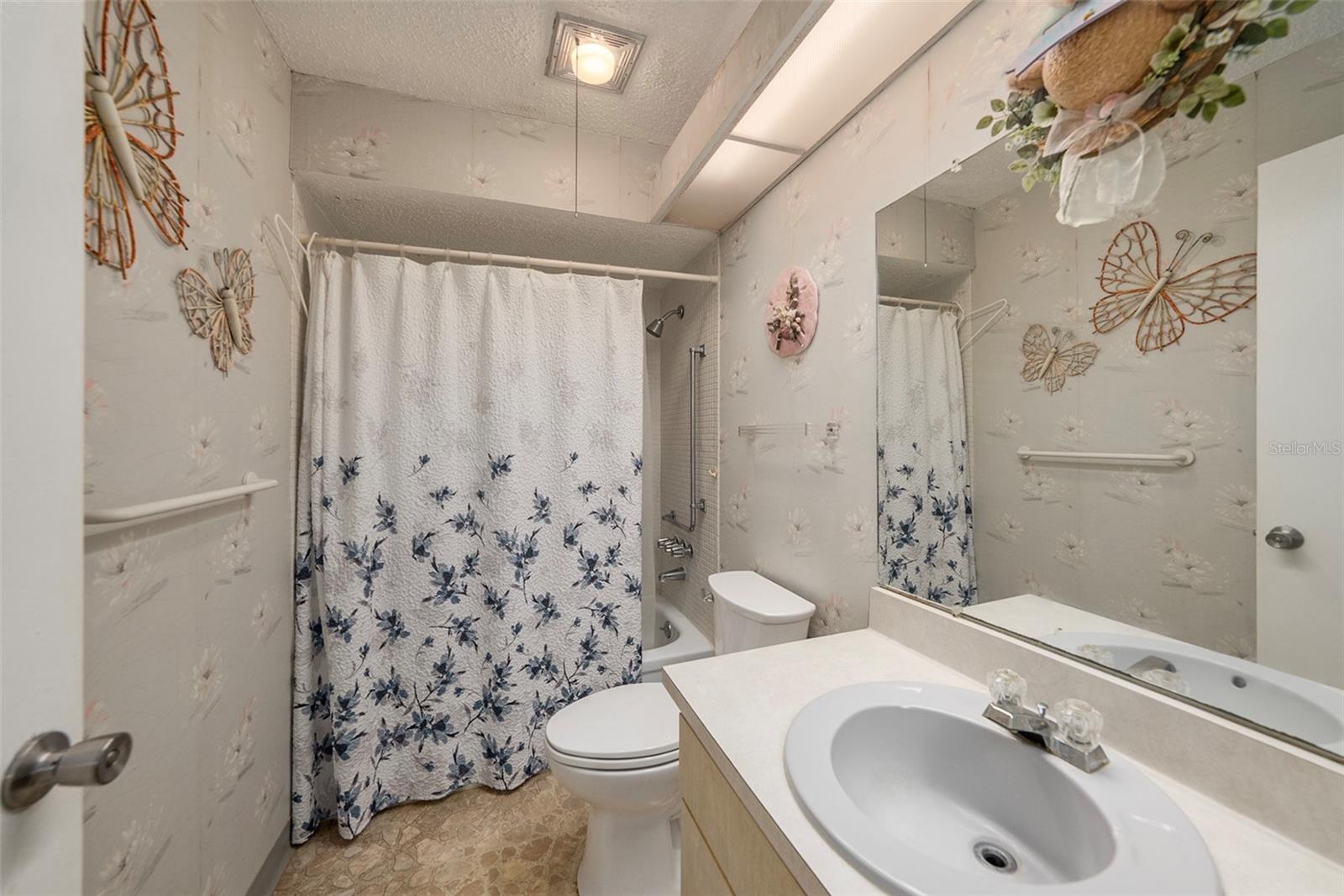 MISSION HILLS CONDO - Residential Lease