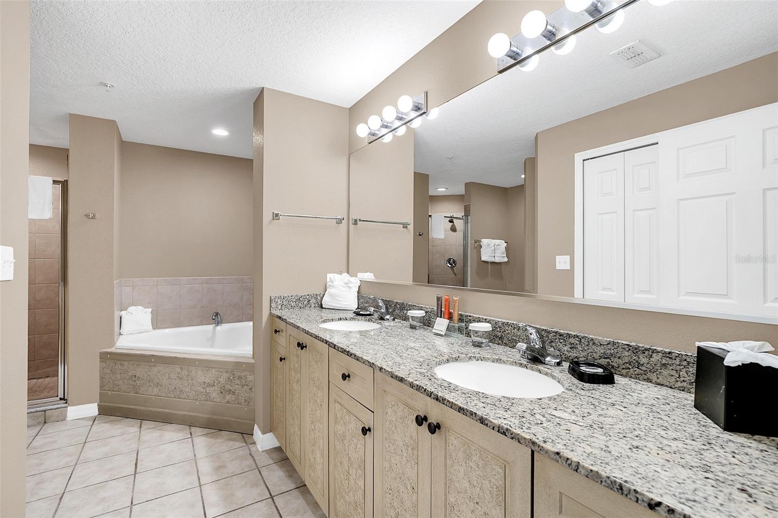 WORLDQUEST RESIDENCE - Residential