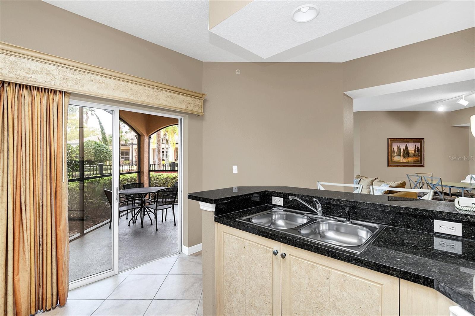 WORLDQUEST RESIDENCE - Residential