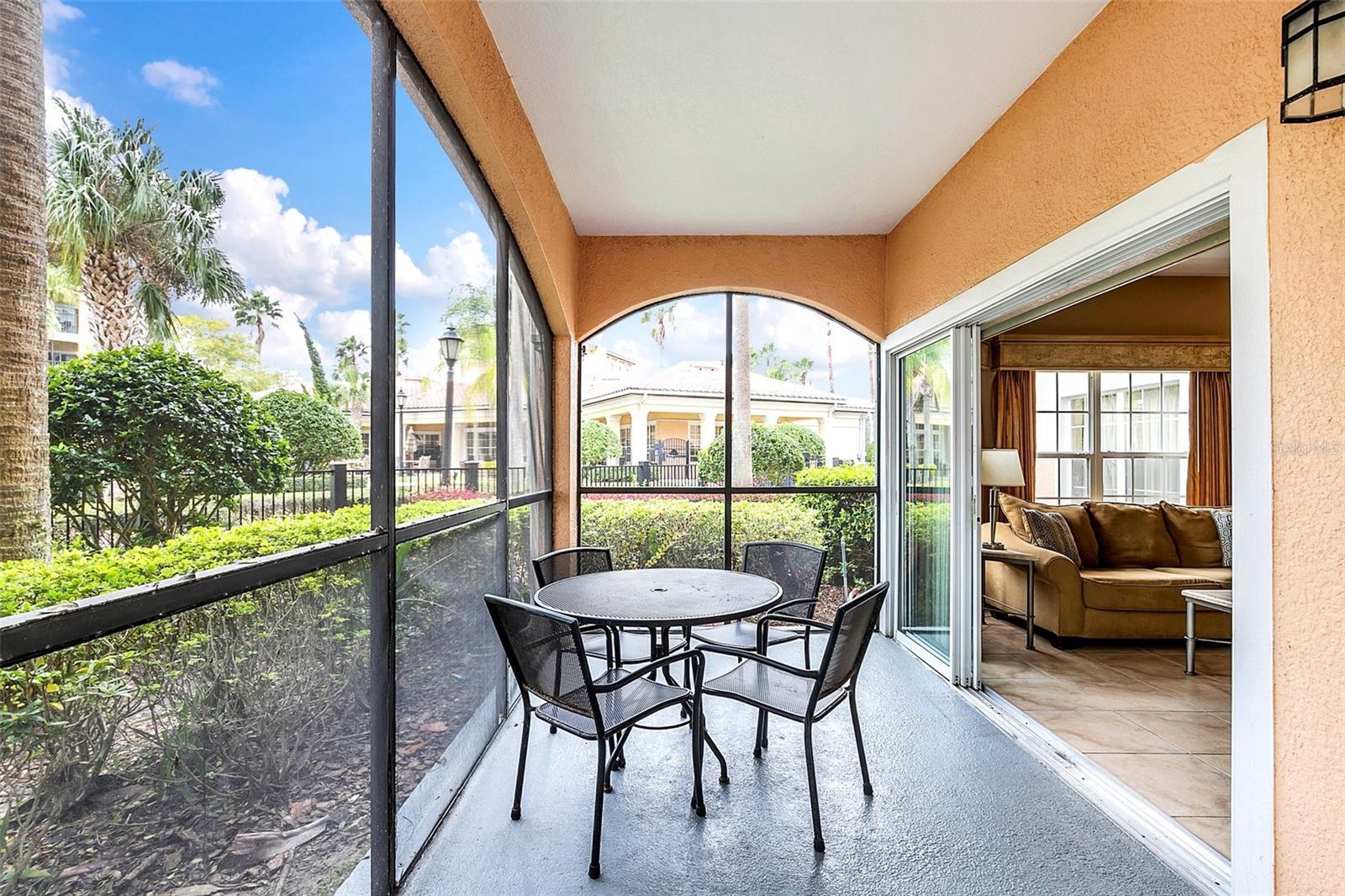 WORLDQUEST RESIDENCE - Residential