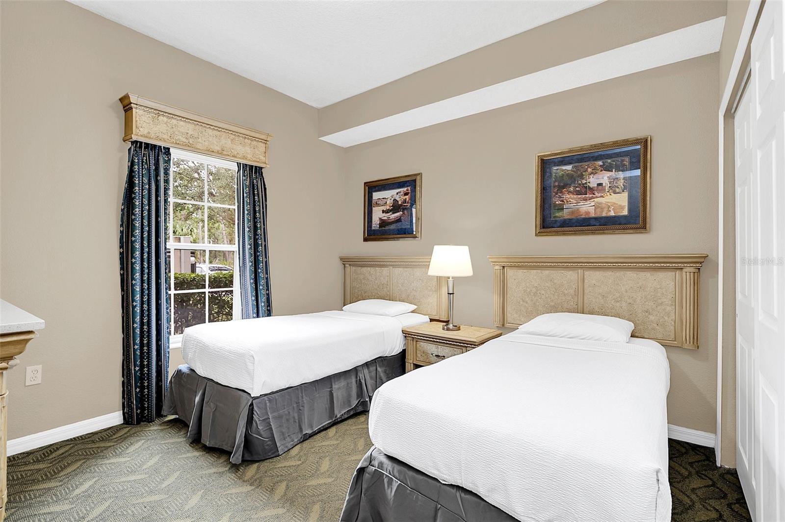 WORLDQUEST RESIDENCE - Residential