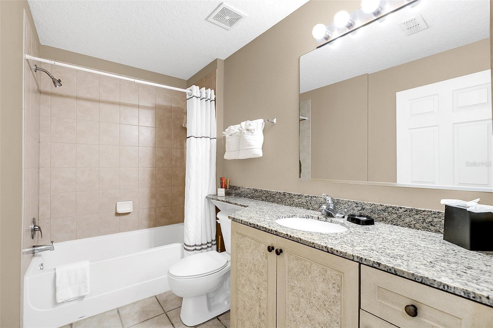 WORLDQUEST RESIDENCE - Residential