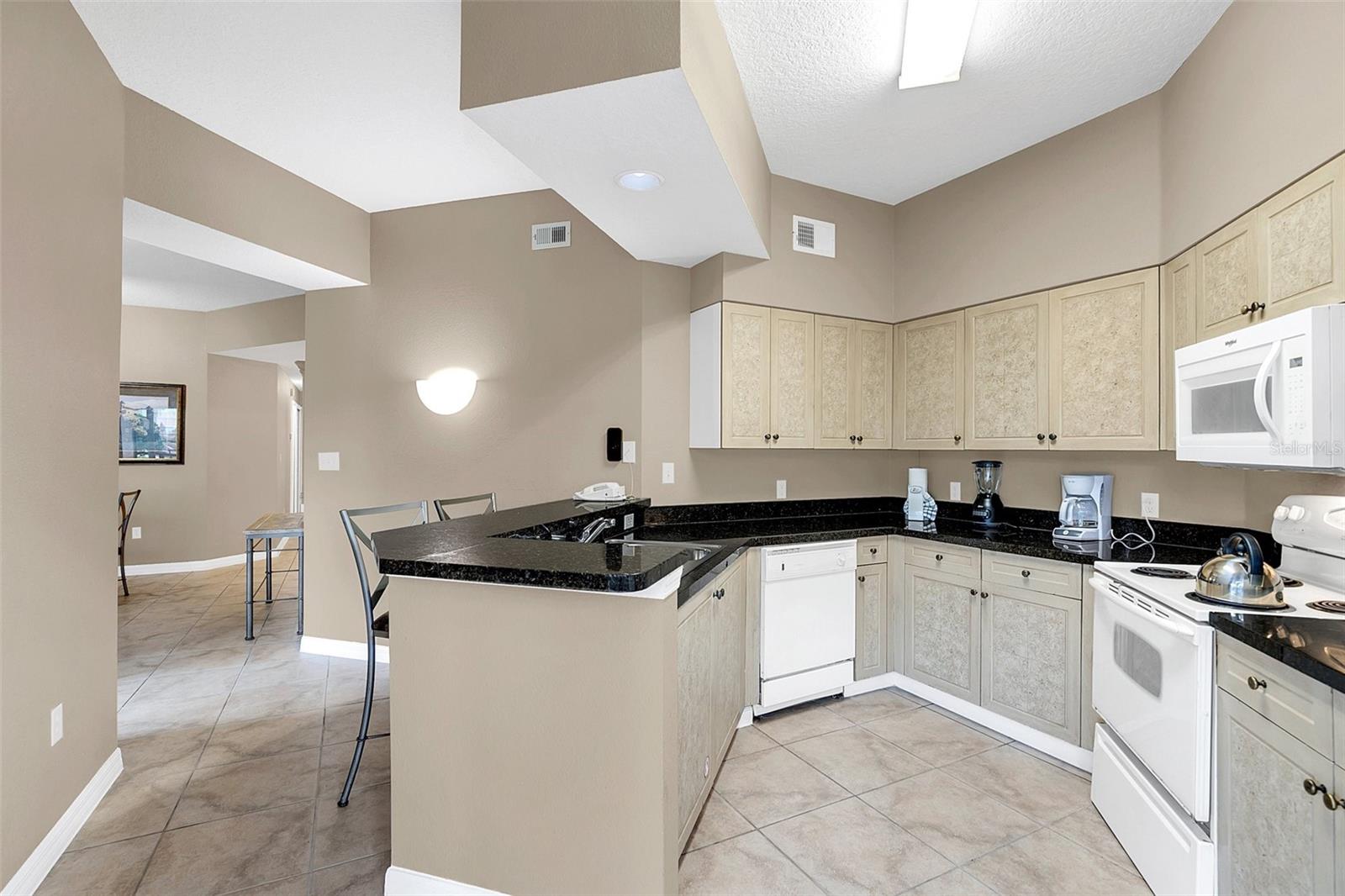 WORLDQUEST RESIDENCE - Residential